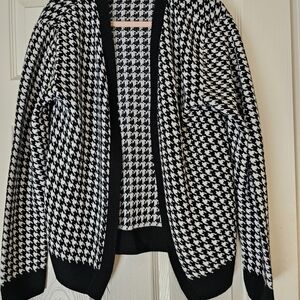 Boohoo Black and White Houndstooth Knit Sweater